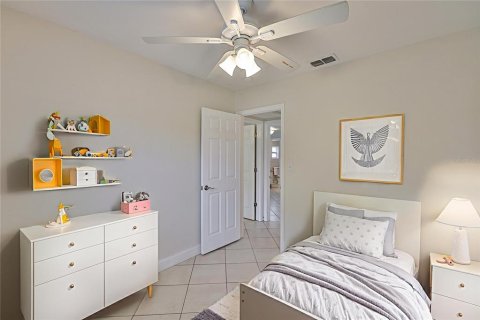 House in Tampa, Florida 4 bedrooms, 143.81 sq.m. № 1761544 - photo 18