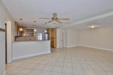 House in Tampa, Florida 4 bedrooms, 143.81 sq.m. № 1761544 - photo 7