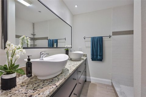 House in Tampa, Florida 4 bedrooms, 143.81 sq.m. № 1761544 - photo 16