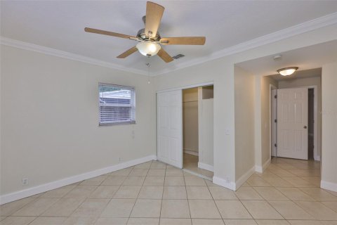 House in Tampa, Florida 4 bedrooms, 143.81 sq.m. № 1761544 - photo 15