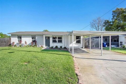 House in Tampa, Florida 4 bedrooms, 143.81 sq.m. № 1761544 - photo 1