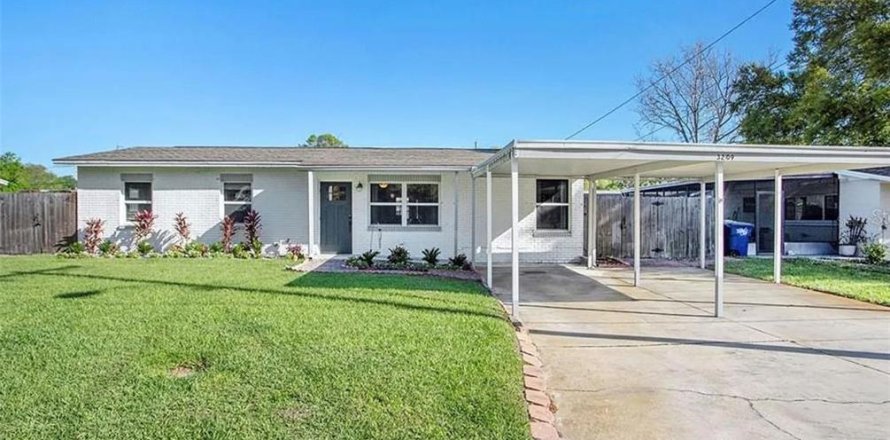 House in Tampa, Florida 4 bedrooms, 143.81 sq.m. № 1761544