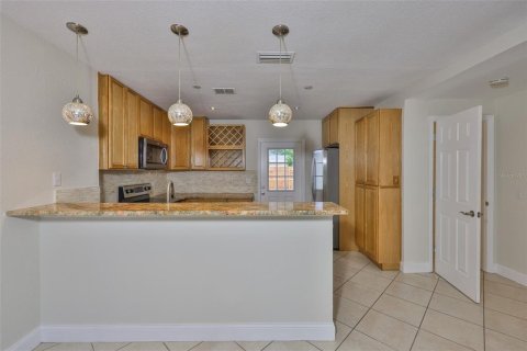 House in Tampa, Florida 4 bedrooms, 143.81 sq.m. № 1761544 - photo 9