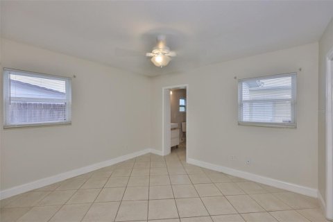 House in Tampa, Florida 4 bedrooms, 143.81 sq.m. № 1761544 - photo 29