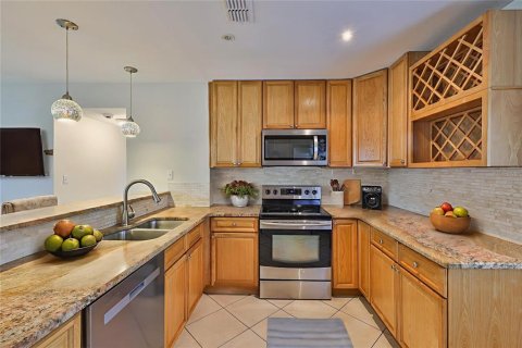 House in Tampa, Florida 4 bedrooms, 143.81 sq.m. № 1761544 - photo 5