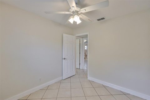House in Tampa, Florida 4 bedrooms, 143.81 sq.m. № 1761544 - photo 19