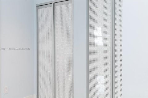 Купить кондоминиум в Майами, Флорида 2 спальни, 110.55м2, № 1970626 - фото 15