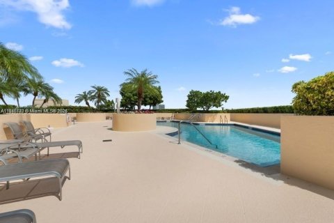 Купить кондоминиум в Майами, Флорида 2 спальни, 110.55м2, № 1970626 - фото 19