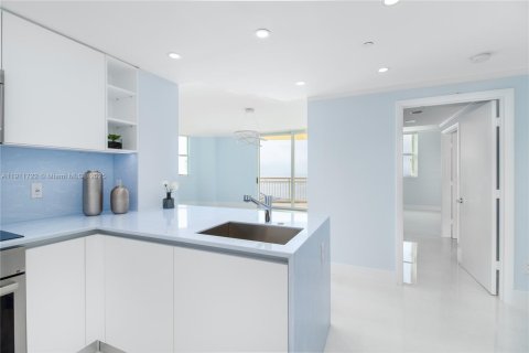 Купить кондоминиум в Майами, Флорида 2 спальни, 110.55м2, № 1970626 - фото 1