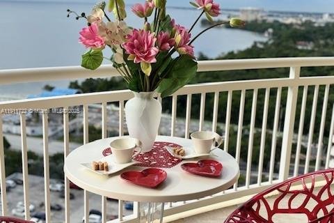 Купить кондоминиум в Майами, Флорида 2 спальни, 110.55м2, № 1970626 - фото 16