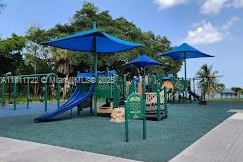 Купить кондоминиум в Майами, Флорида 2 спальни, 110.55м2, № 1970626 - фото 28