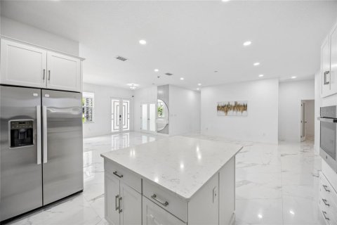 Villa ou maison à vendre à Orlando, Floride: 4 chambres, 212.84 m2 № 2321159 - photo 4