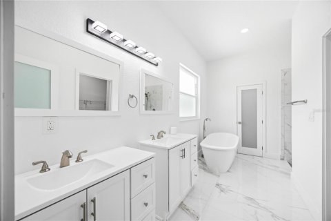 Villa ou maison à vendre à Orlando, Floride: 4 chambres, 212.84 m2 № 2321159 - photo 14