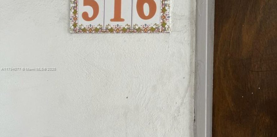 Condominio en Miami, Florida, 2 dormitorios  № 1952005