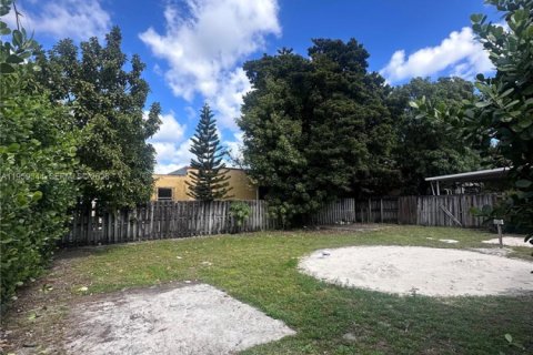 Снять в аренду виллу или дом в Майами, Флорида 2 спальни, 83.24м2, № 2023579 - фото 8