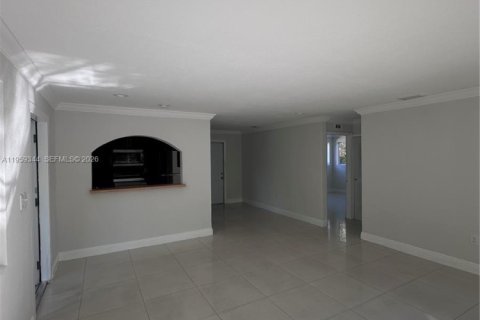 Снять в аренду виллу или дом в Майами, Флорида 2 спальни, 83.24м2, № 2023579 - фото 5