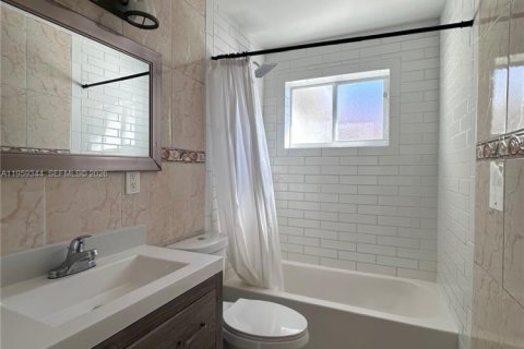 Снять в аренду виллу или дом в Майами, Флорида 2 спальни, 83.24м2, № 2023579 - фото 7