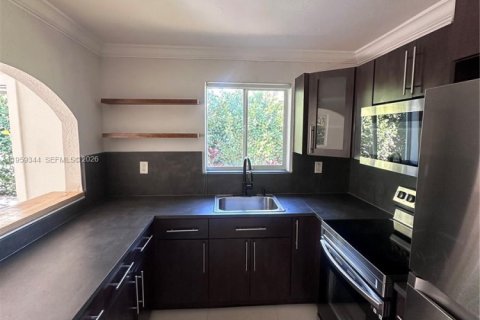 Снять в аренду виллу или дом в Майами, Флорида 2 спальни, 83.24м2, № 2023579 - фото 4