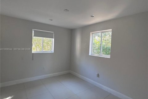 Снять в аренду виллу или дом в Майами, Флорида 2 спальни, 83.24м2, № 2023579 - фото 6