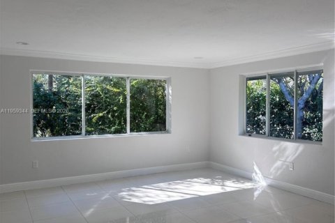 Снять в аренду виллу или дом в Майами, Флорида 2 спальни, 83.24м2, № 2023579 - фото 2
