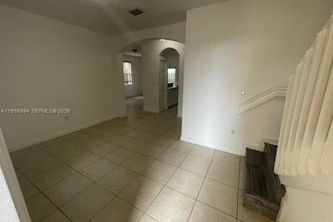 Снять в аренду таунхаус в Хомстед, Флорида 3 спальни, 114.64м2, № 2024290 - фото 6