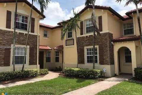 Снять в аренду таунхаус в Хомстед, Флорида 3 спальни, 114.64м2, № 2024290 - фото 4