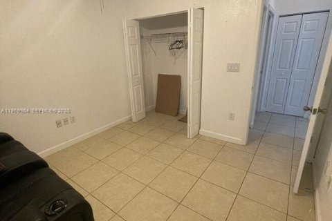 Снять в аренду таунхаус в Хомстед, Флорида 3 спальни, 114.64м2, № 2024290 - фото 8