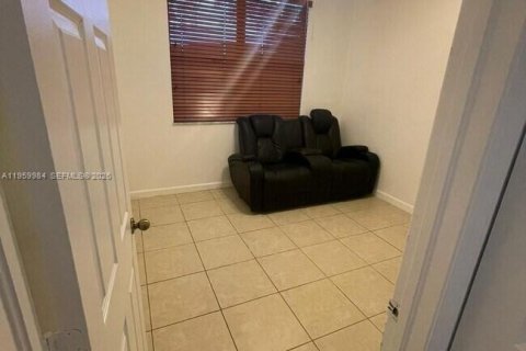 Снять в аренду таунхаус в Хомстед, Флорида 3 спальни, 114.64м2, № 2024290 - фото 9