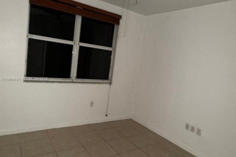 Снять в аренду таунхаус в Хомстед, Флорида 3 спальни, 114.64м2, № 2024290 - фото 19