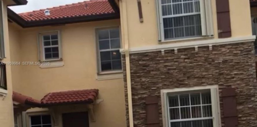 Таунхаус в Хомстед, Флорида 3 спальни, 114.64м2 № 2024290