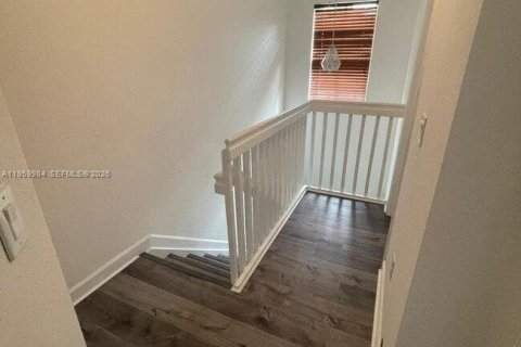 Снять в аренду таунхаус в Хомстед, Флорида 3 спальни, 114.64м2, № 2024290 - фото 7