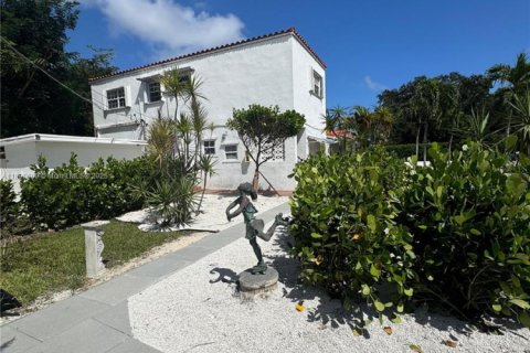 House in Biscayne Park, Florida 2 bedrooms, 55.74 sq.m. № 1944312 - photo 2