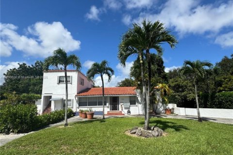 House in Biscayne Park, Florida 2 bedrooms, 55.74 sq.m. № 1944312 - photo 1