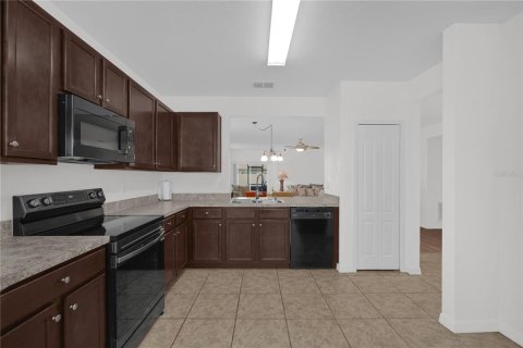Casa en venta en Winter Haven, Florida, 3 dormitorios, 162.58 m2 № 2107961 - foto 10