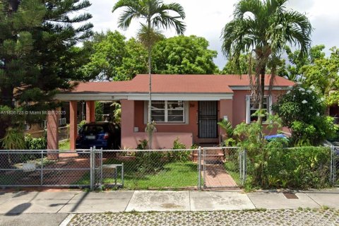 House in Miami, Florida 2 bedrooms, 154.78 sq.m. № 1820064 - photo 1