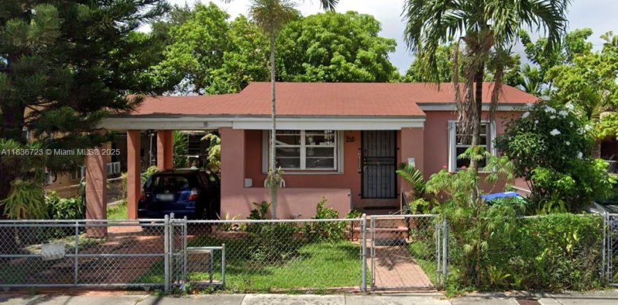 House in Miami, Florida 2 bedrooms, 154.78 sq.m. № 1820064