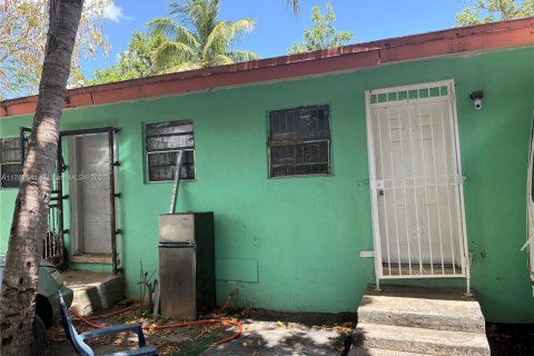 Immobilier commercial à Miami, Floride 142.79 m2 № 2060213