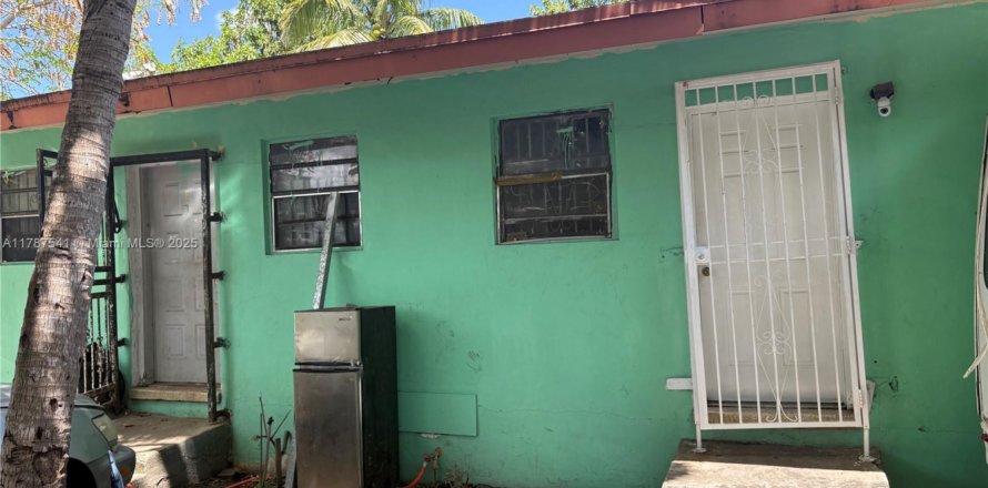 Immobilier commercial à Miami, Floride 142.79 m2 № 2060213