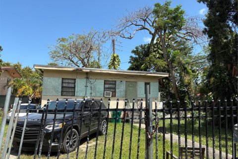 Immobilier commercial à vendre à Miami, Floride: 142.79 m2 № 2060213 - photo 2