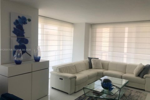 Condo in Miami, Florida, 3 bedrooms  № 2149249 - photo 17