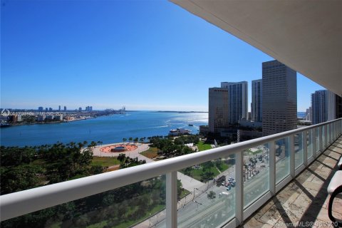 Condo in Miami, Florida, 3 bedrooms  № 2149249 - photo 3