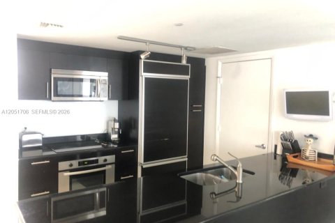 Condo in Miami, Florida, 3 bedrooms  № 2149249 - photo 19