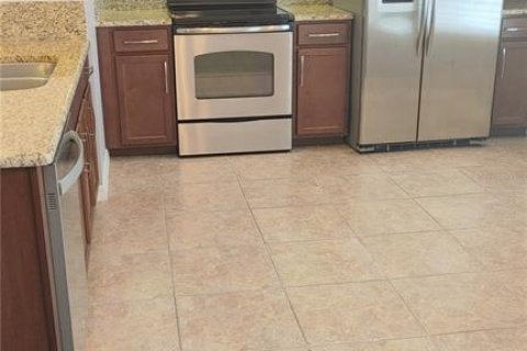 Townhouse in Winter Springs, Florida 2 bedrooms, 100.8 sq.m. № 2098728 - photo 13
