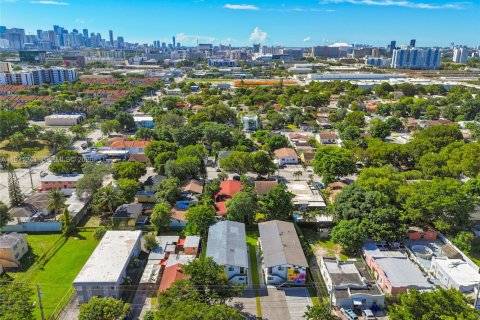 Immobilier commercial à vendre à Miami, Floride: 455.41 m2 № 2032112 - photo 25