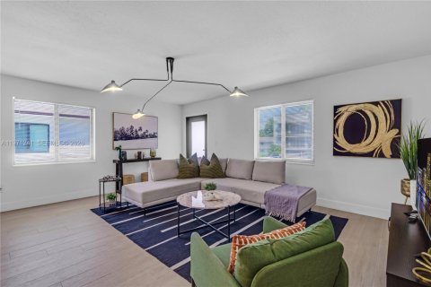 Immobilier commercial à vendre à Miami, Floride: 455.41 m2 № 2032112 - photo 11