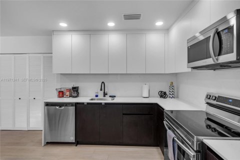 Immobilier commercial à vendre à Miami, Floride: 455.41 m2 № 2032112 - photo 15