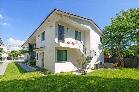 Immobilier commercial à vendre à Miami, Floride: 455.41 m2 № 2032112 - photo 5