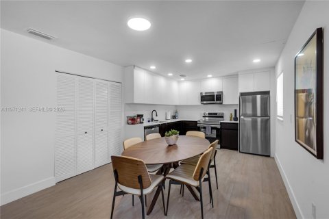 Immobilier commercial à vendre à Miami, Floride: 455.41 m2 № 2032112 - photo 13