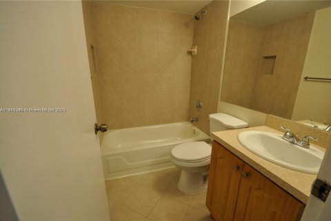 Купить кондоминиум в Корал-Спрингс, Флорида 3 спальни, 117.34м2, № 1974549 - фото 14