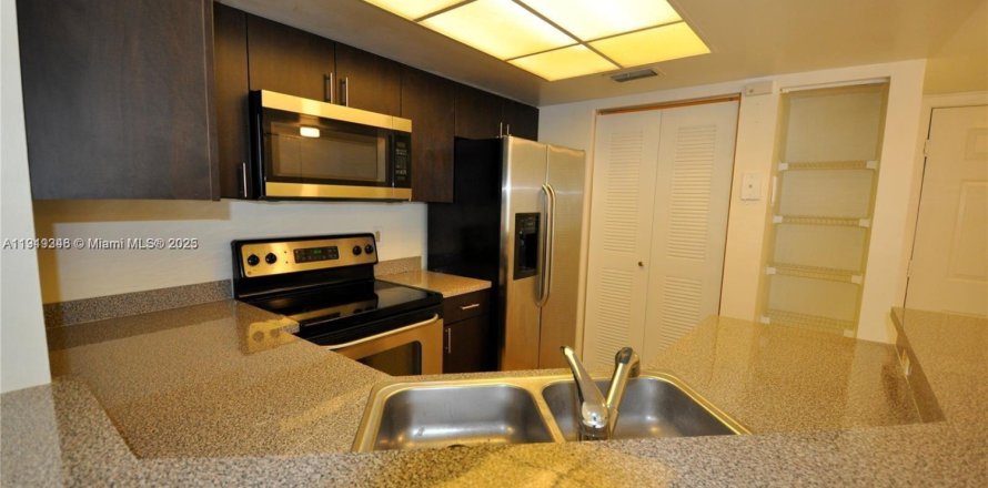 Кондоминиум с 3 спальнями в Корал-Спрингс, Флорида № 1974549